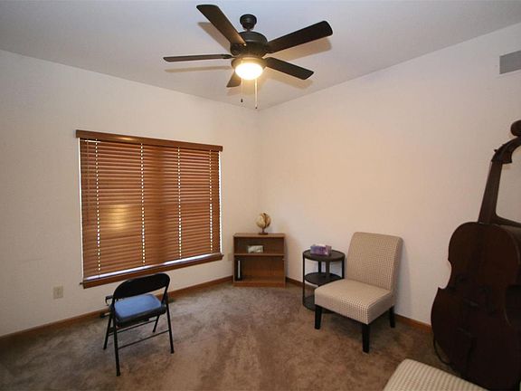 4th image of 2305 Pebble Creek Dr