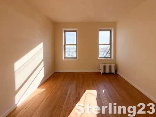 219 Brightwater Court image 5 of 9