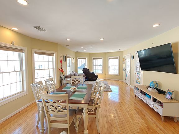 4th image of 37 Wilson Ave #2