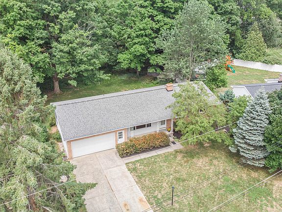 2nd image of 4521 Cloverleaf Dr SE