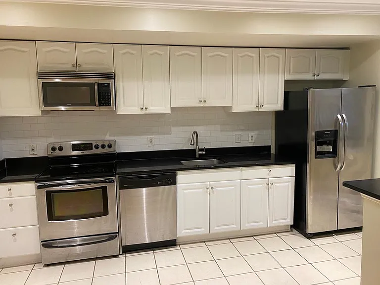 1242 Queen St NE #4 — Photo 14