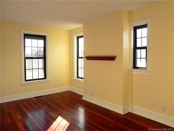 Tons of windows in the livi...