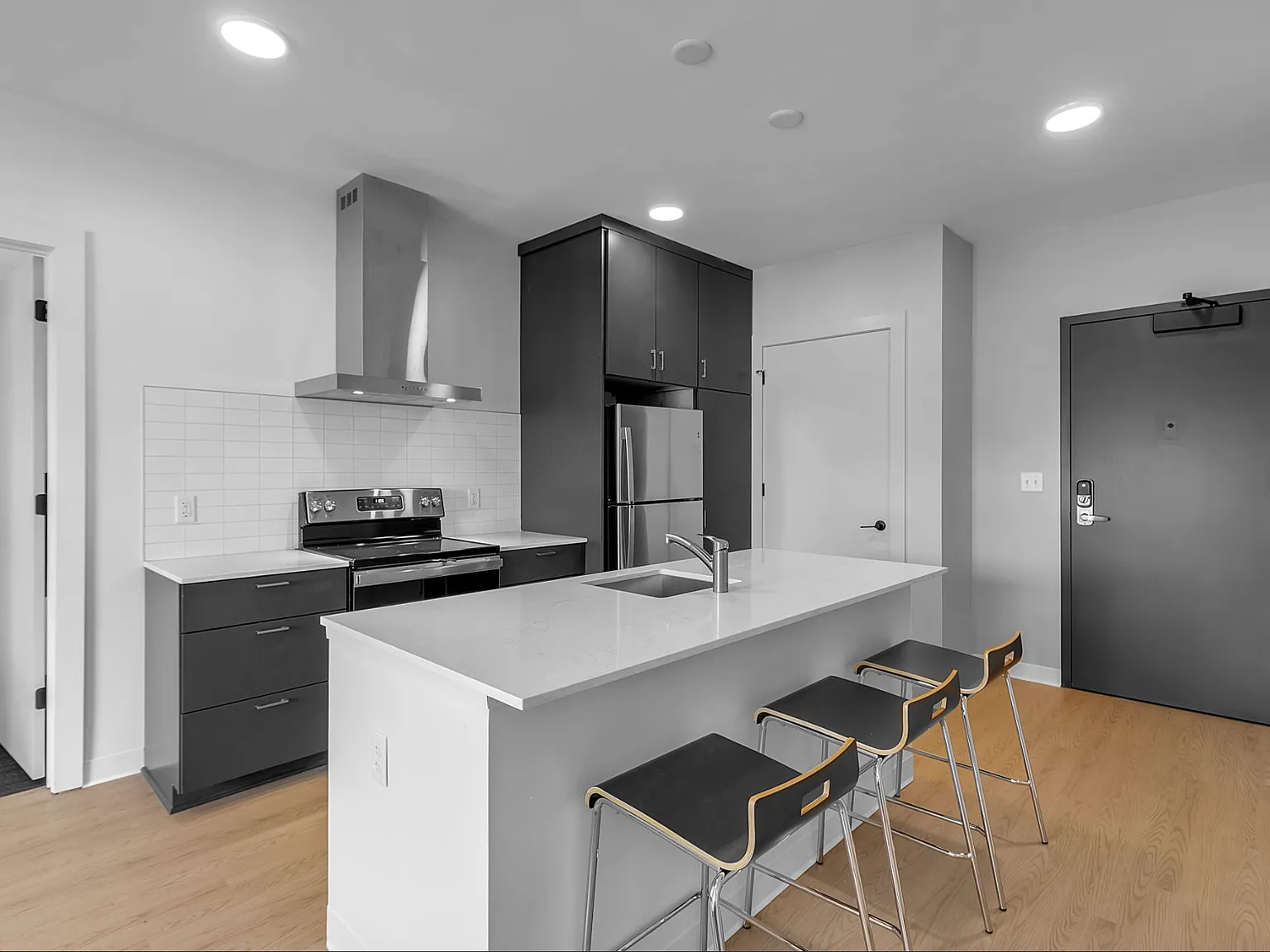 Michigan Place Apartments — Photo 4