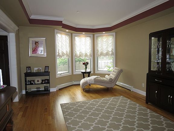 5th image of 234 Ionia Ave