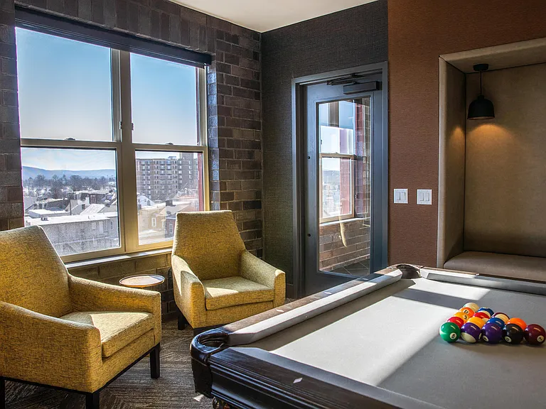 Center Square Lofts West — Photo 9