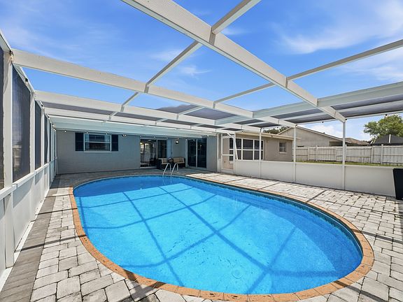 4th image of 6072 Airmont Dr