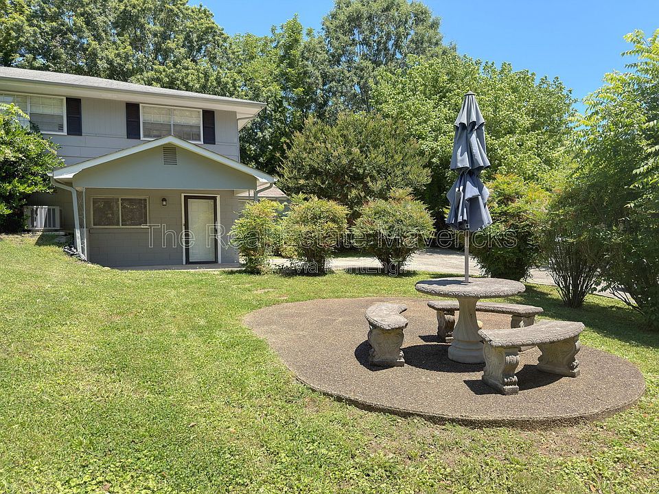 1st image of 409 Longview Dr #B