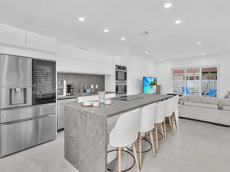 5374 SW 33rd Ave — Photo 8