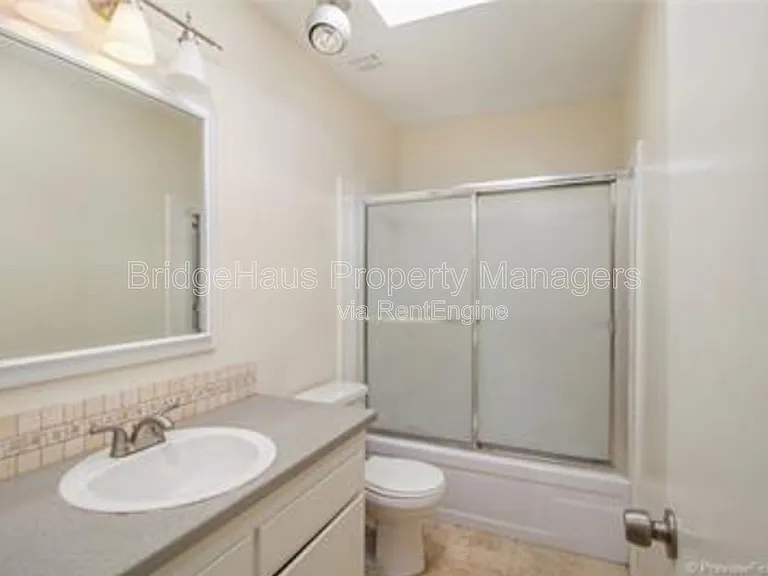 5155 W Point Loma Blvd #11 — Photo 9