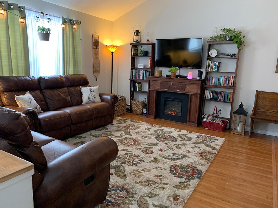 1st image of 10 Windsor Square Dr