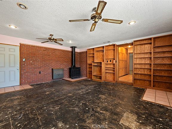 4th image of 165 W Avenue L