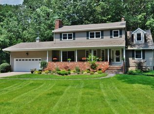 5 Old Oak Dr, Mahwah, NJ 07430