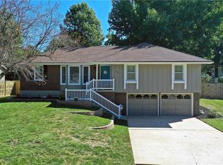 219 N Hillcrest Rd, Belton, MO 64012