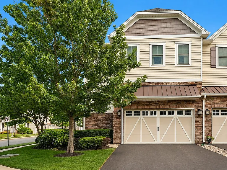 12 Eckert Dr — Photo 1