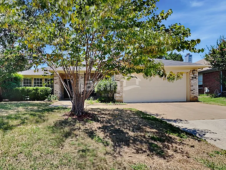 737 Oak Dale Ave — Photo 1