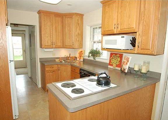 4th image of 9113 Crystalwood Ln