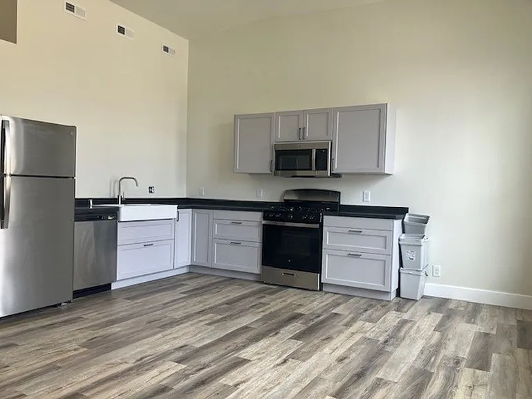 133-149 E Chestnut St — Photo 5