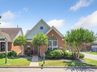 377 Fountain River Dr, Memphis, TN 38120