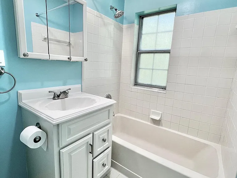 1748 N Rhodes St #6-321 — Photo 25