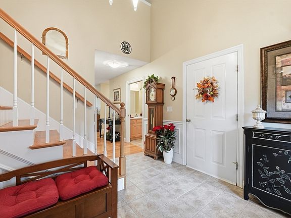 4th image of 2 Ashton Ln Unit 2