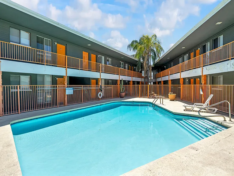 CATALINA VISTA APARTMENTS — Photo 13
