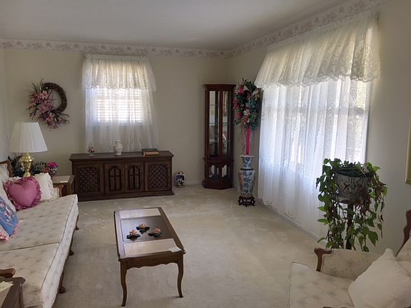 3rd image of 319 Cathy Dr