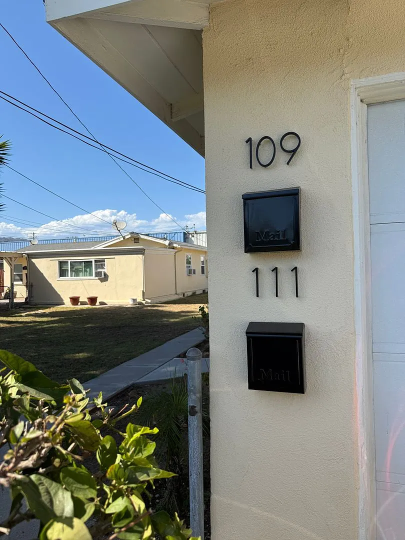 111-117 W McFarlane Drive — Photo 2