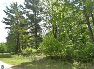 Kerry Rd, Manistee, MI 49660