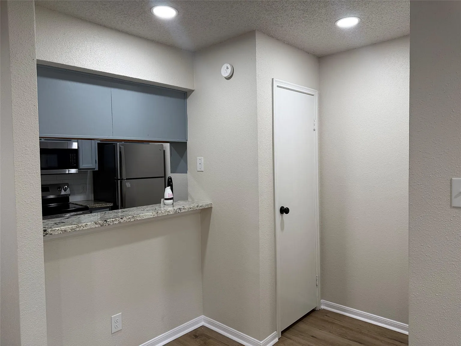 1 bed, 1.0 bath, 588 sqft, $1,075 — Photo 4
