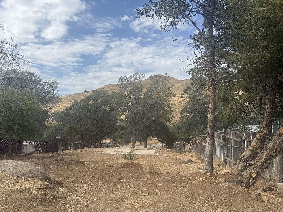 2nd image of 1024 Bodfish Canyon Rd