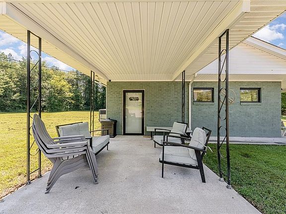 3rd image of 1590 Farmington Rd