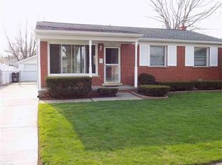 28629 Barkman St, Roseville, MI 48066