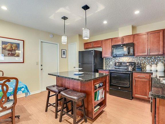 4th image of 8281 Lake Woodbourne Dr E