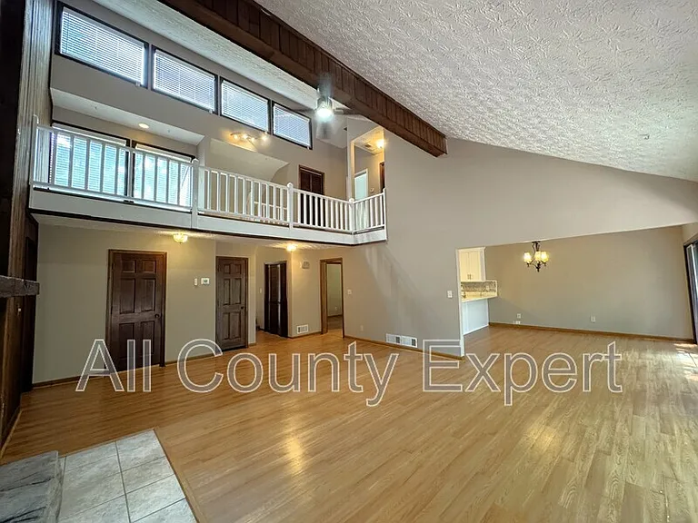 1302 Colony Dr — Photo 13