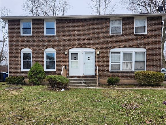 2nd image of 114 E Summerset Ln
