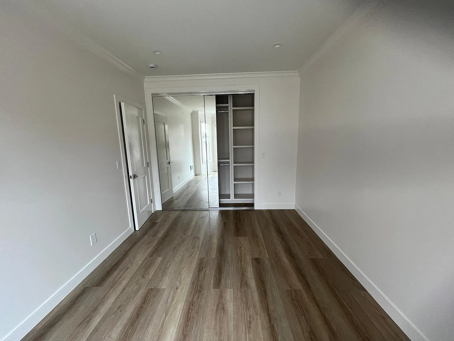 2 bed, 600 sqft, $5,950 — Photo 3