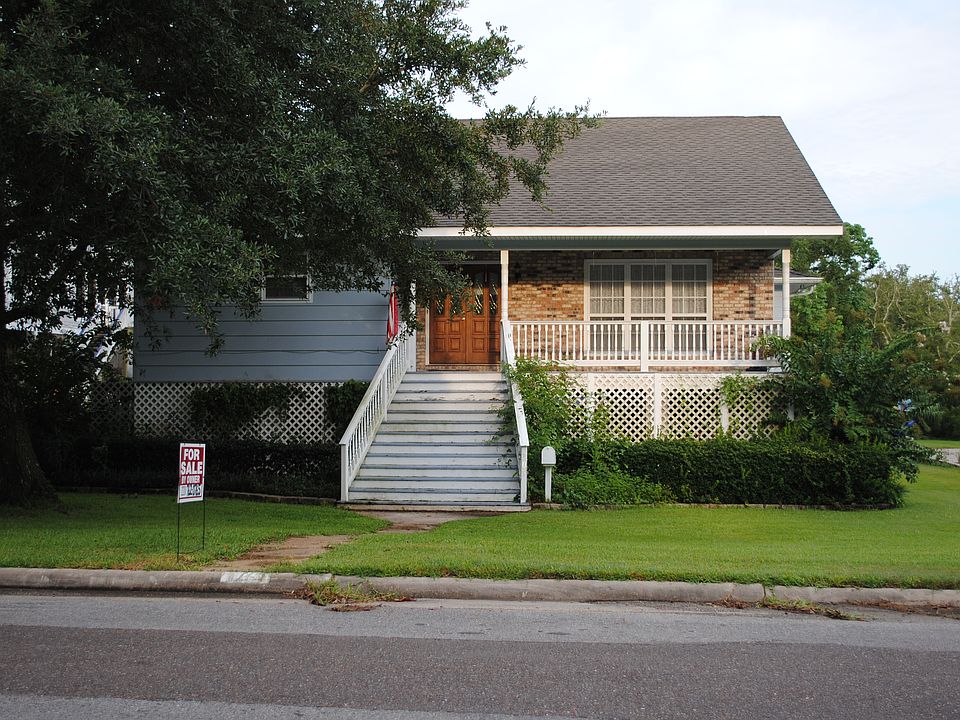 1st image of 905 Buena Vista St