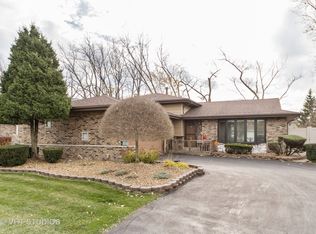 8445 W Sun Valley Dr, Palos Hills, IL