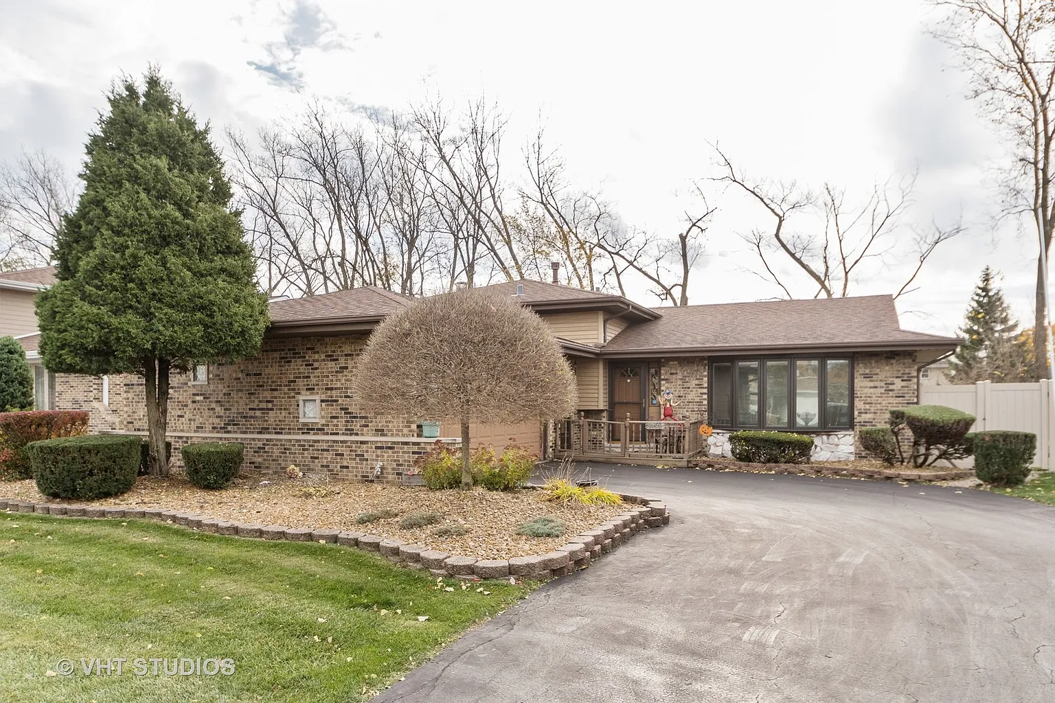 8445 W Sun Valley Dr photo 1