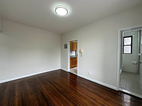 5th image of 41-18 29th St #3D