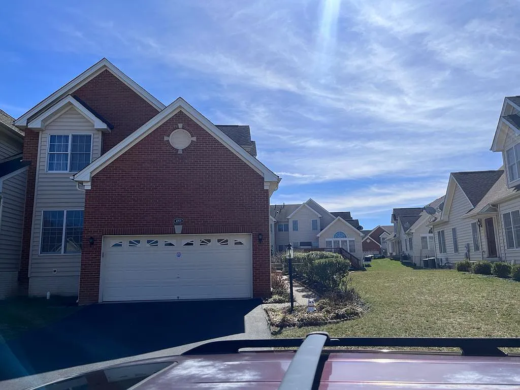 3 bed, 3800 sqft, $3,850 — Photo 2