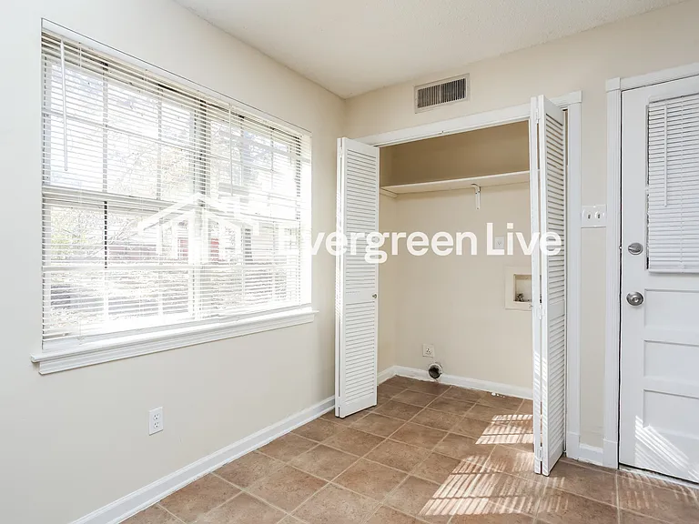4265 Hillgate Cv — Photo 15