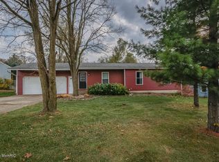 10908 Spicewood Dr SE, Lowell, MI 49331