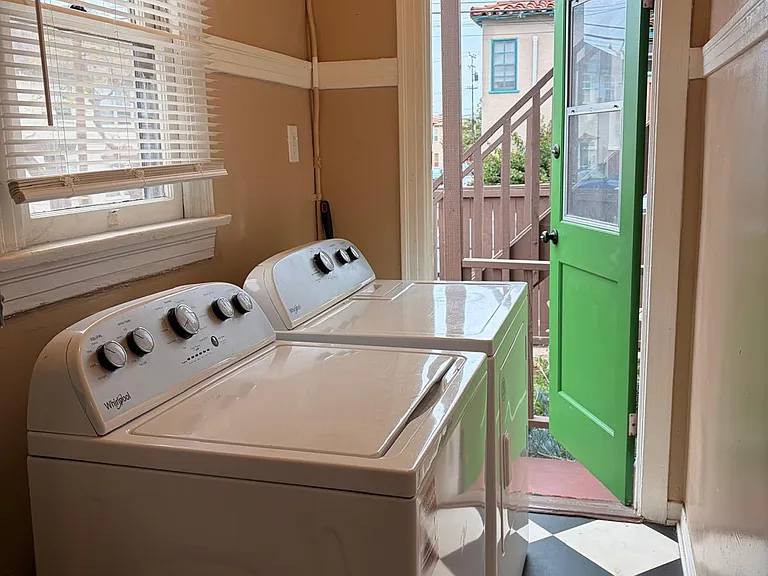 70 Roswell Ave — Photo 13