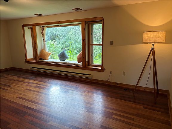5th image of 31 Penny Ln