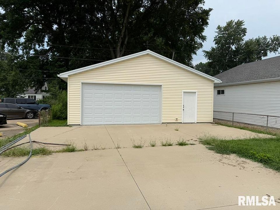 1st image of 2133 E North Grand Ave