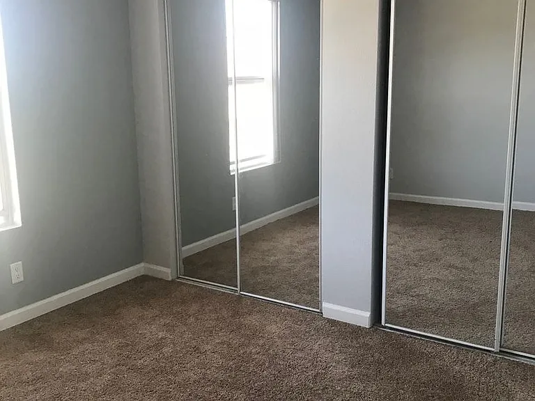 Pioneer Apartments — Photo 39