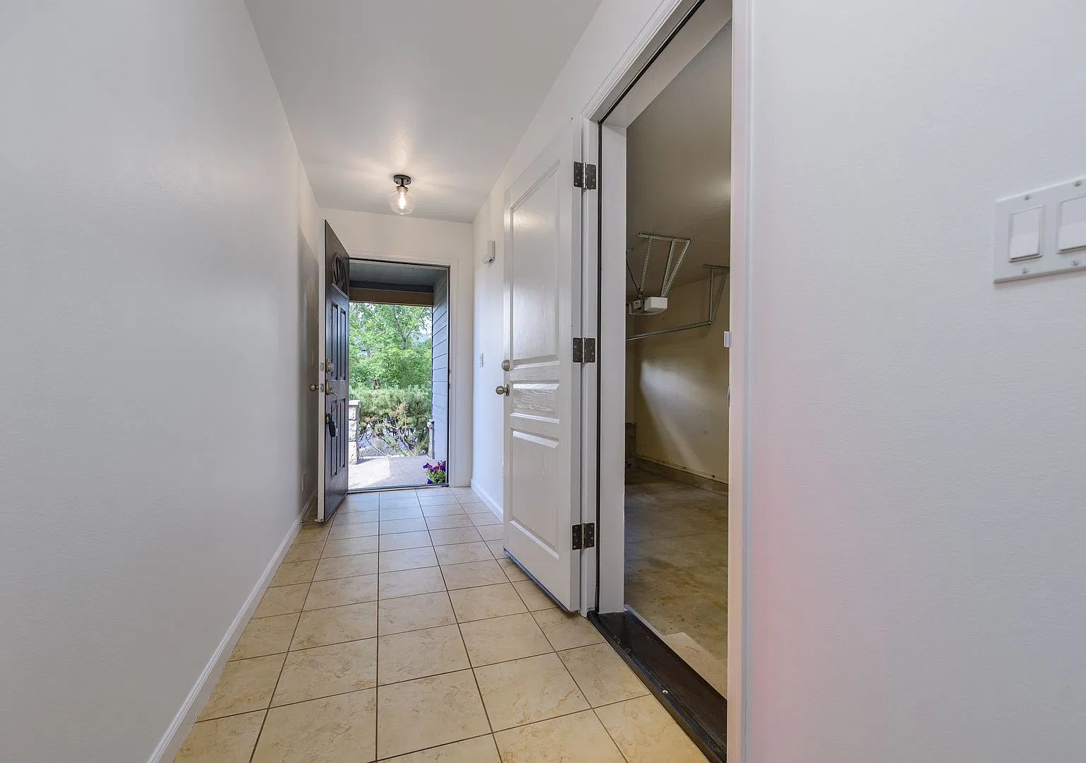 Beautiful North Bend Townhome 2 Primary Suites, Fireplace & Private Outdoor Space! — Photo 3