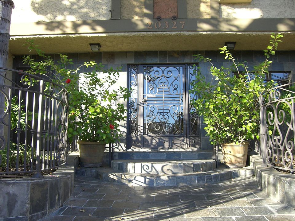1st image of 20327 Saticoy St Unit 316