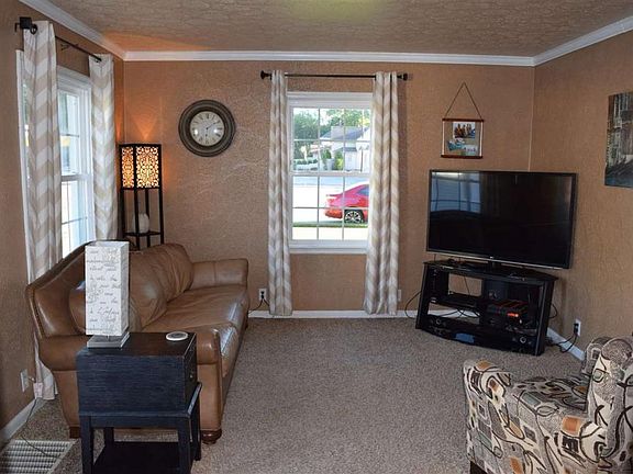 3rd image of 1433 Mishawaka Ave